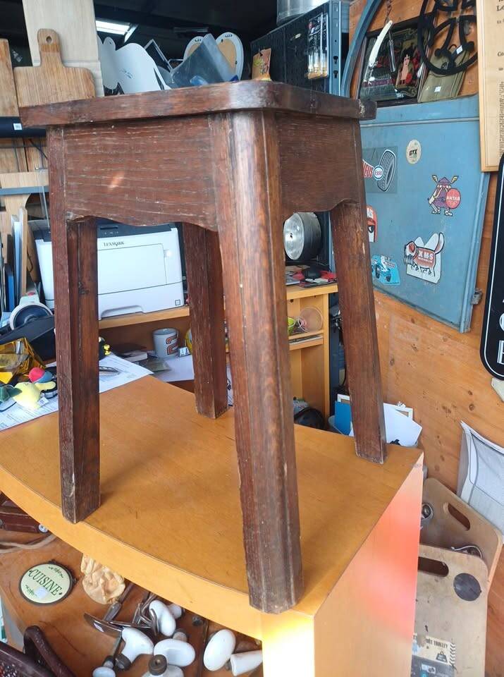 Vintage solid wood stool – Country Style