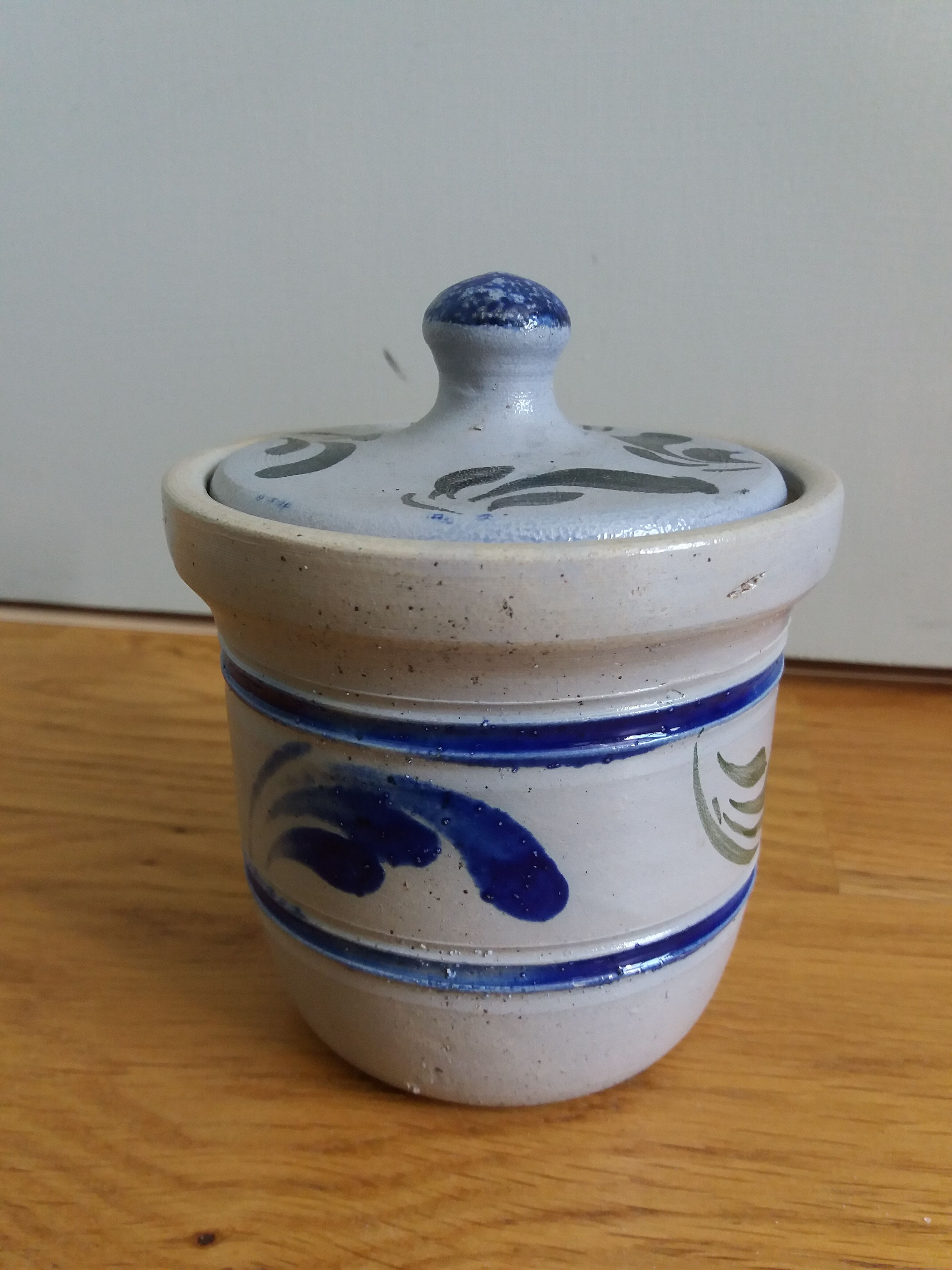 Sandstone pot from Alsace Schmitter in Betschdorf