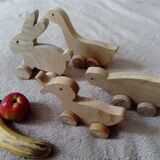 lot de 4 jouets en bois à roulettes