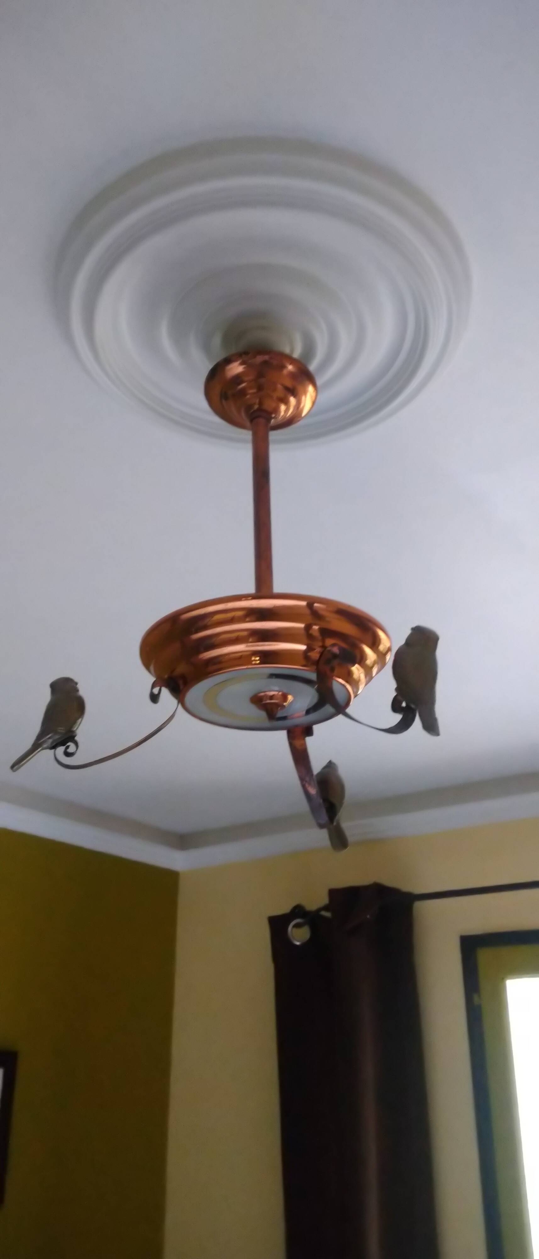 Petit lustre en cuivre "oiseaux" art déco.