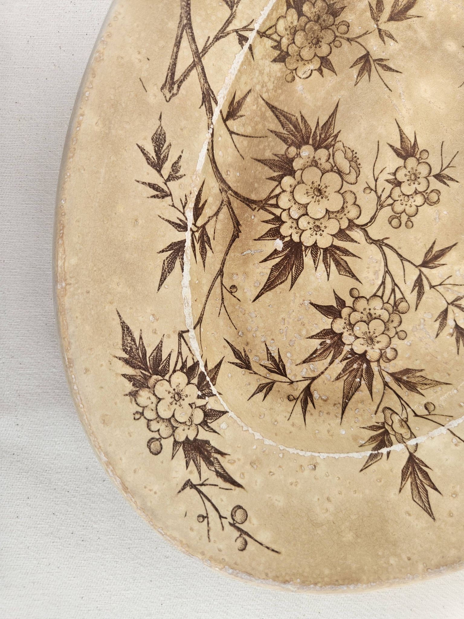 Old earthenware dish from Grigny