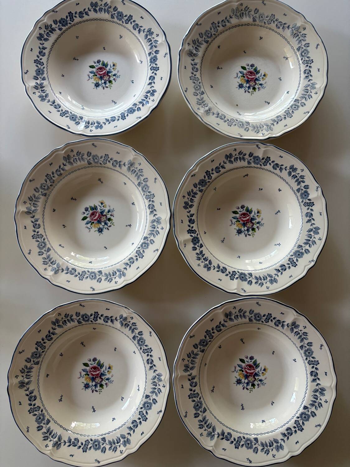 Assiettes creuses en faïence anglaise