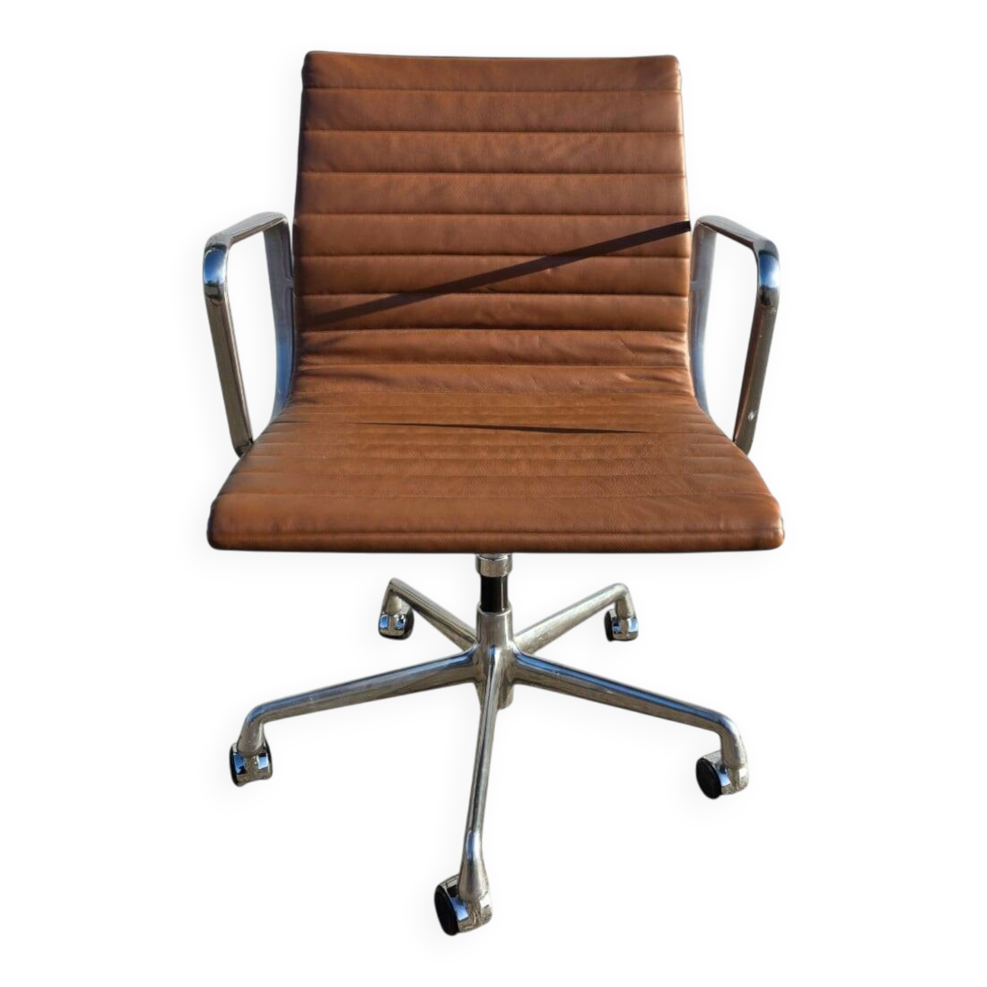 Tan Herman Miller Original Eames EA335 Ribbed Desk Aluminium Chair