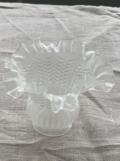 Frosted glass globe, lampshade, art deco ears of wheat pattern