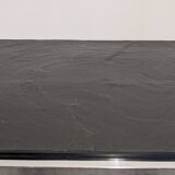 Table basse moderniste italienne en métal chromé et ardoise vers 1970