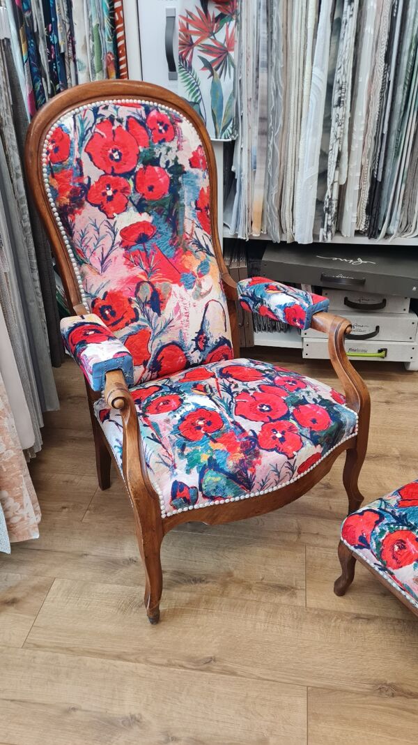 Fauteuil et repose-pied Voltaire