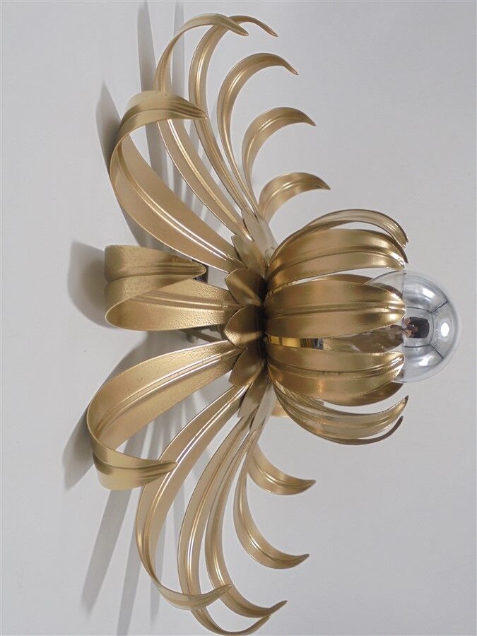 Wall lamp golden flower