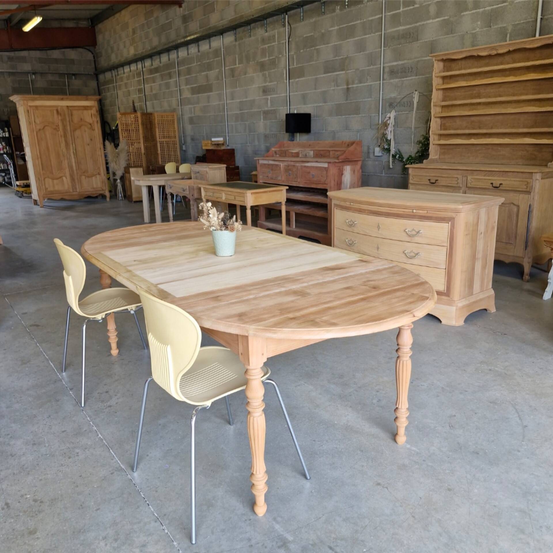 Oval solid cherry wood table with drop leaves + 2 extensions