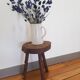 Tripod brulatist tabouret