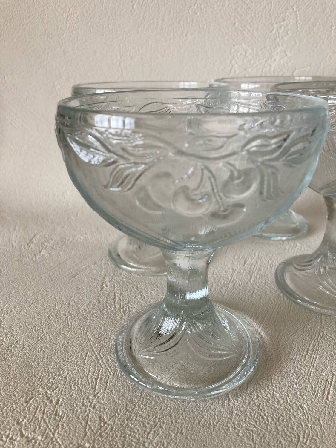 4 molded glass ice cream cups