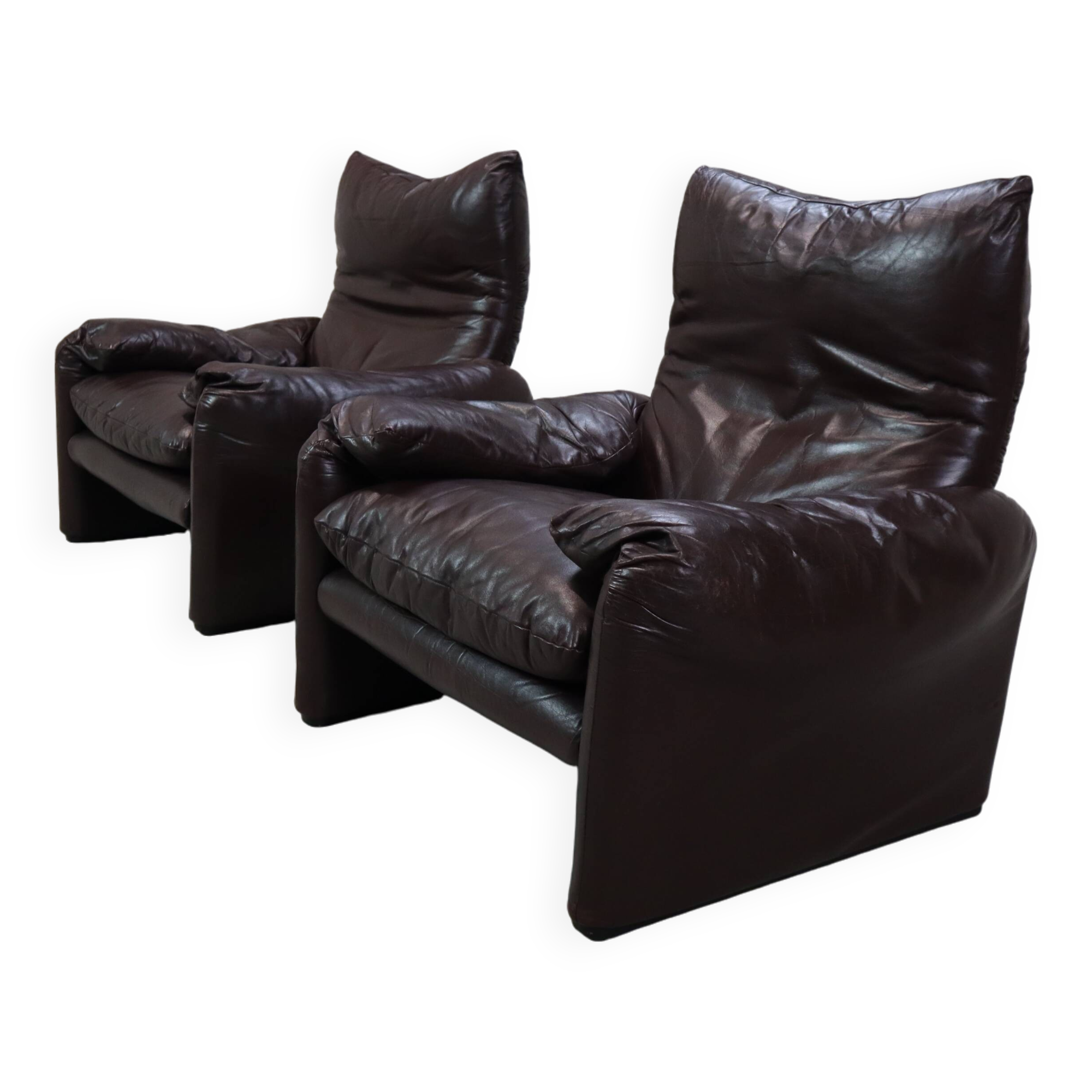 Pair of Maralunga leather armchairs by Vico Magistretti for Cassina, 1974
