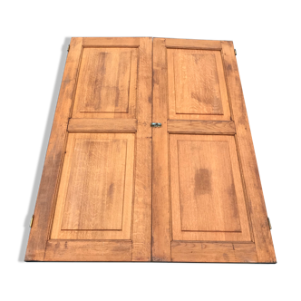Double closet door