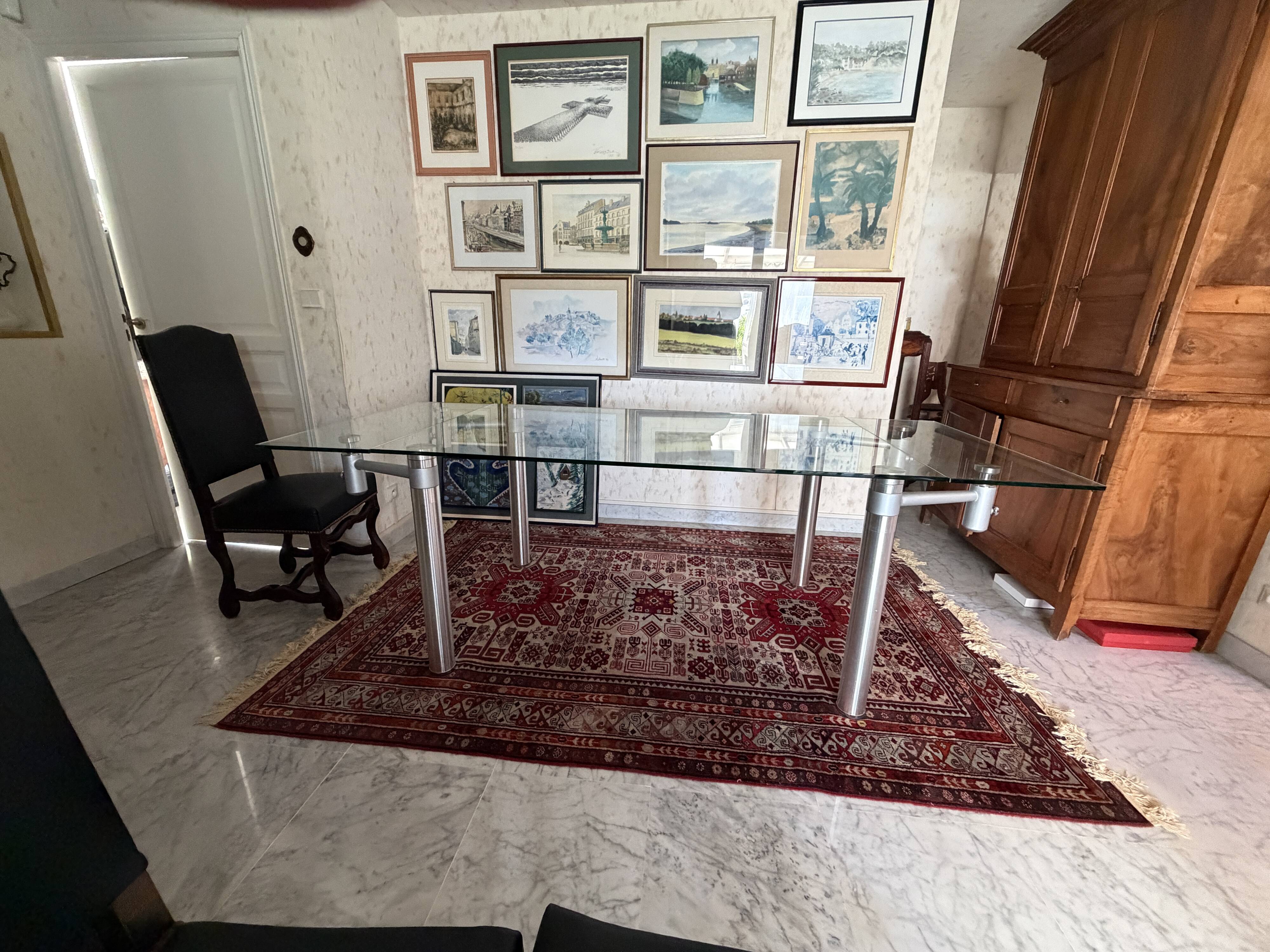 extendable glass table