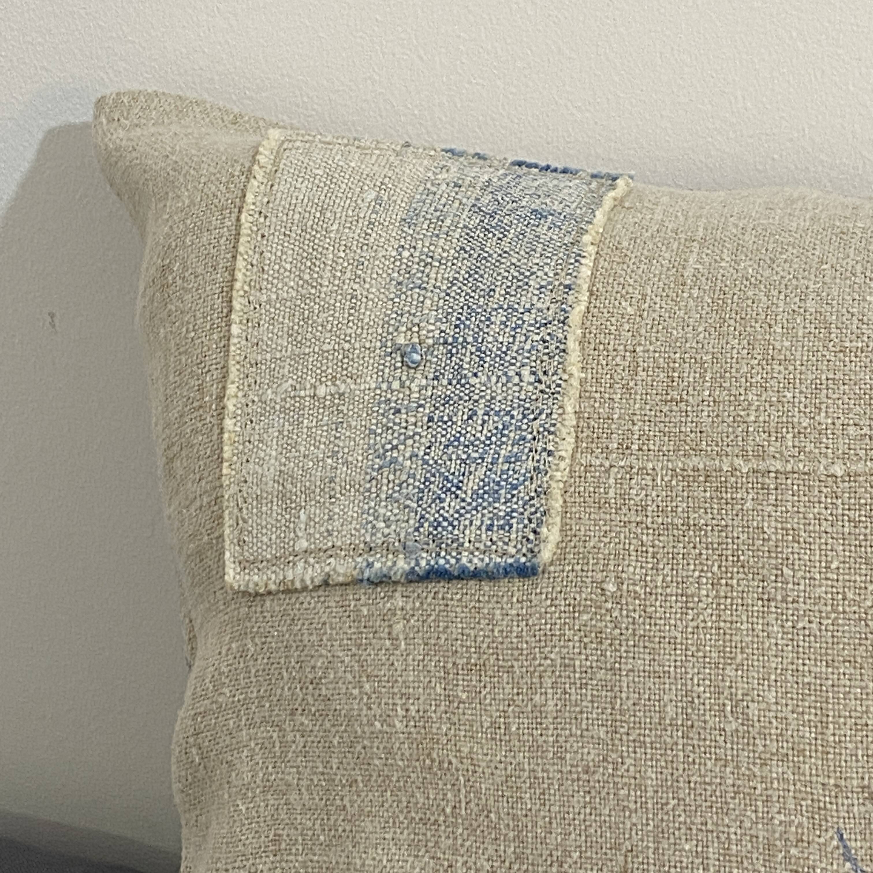 Coussin artisanal en toile ancienne style Kilim