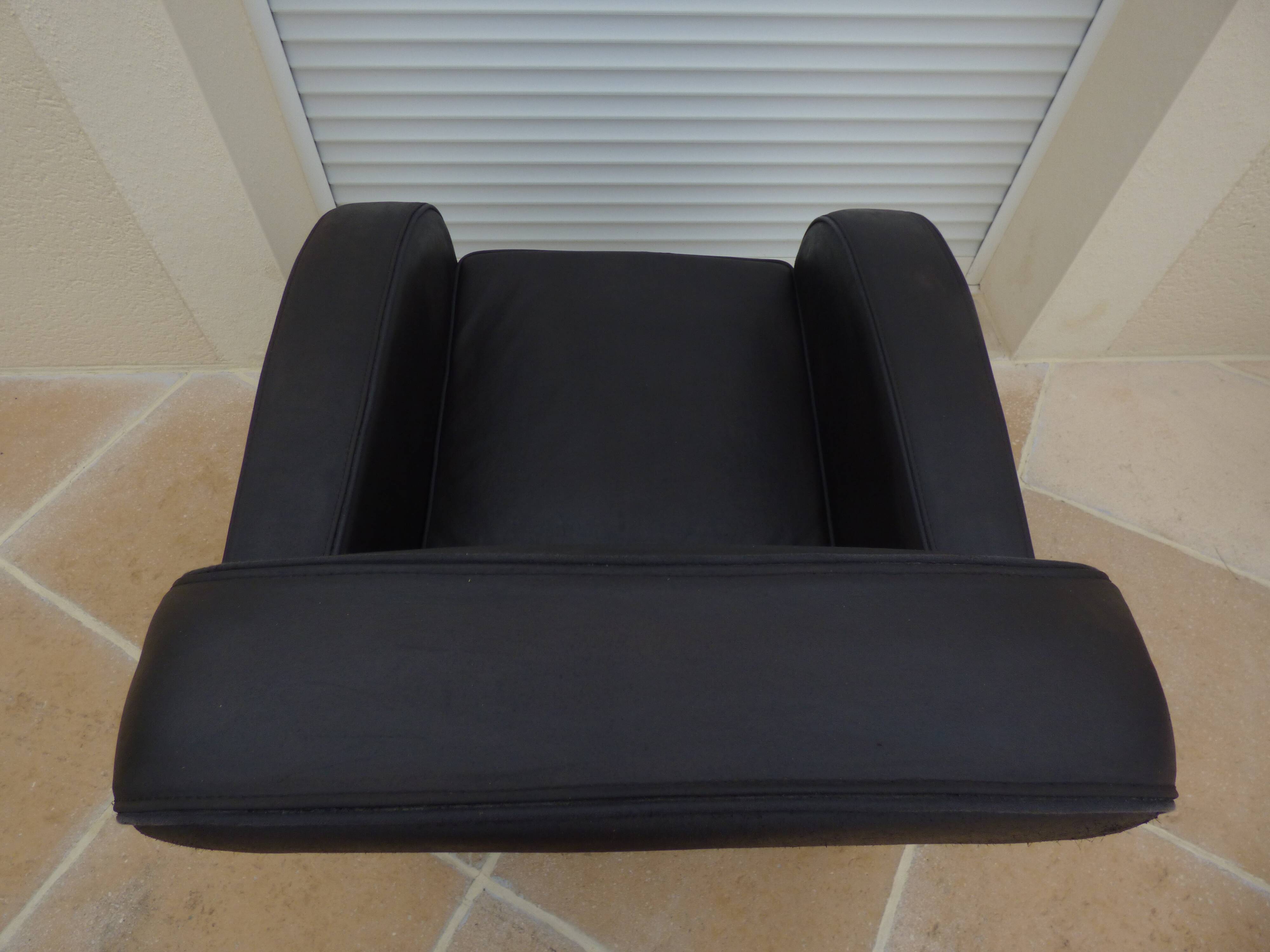 Black grey leather club chair - Very good condition