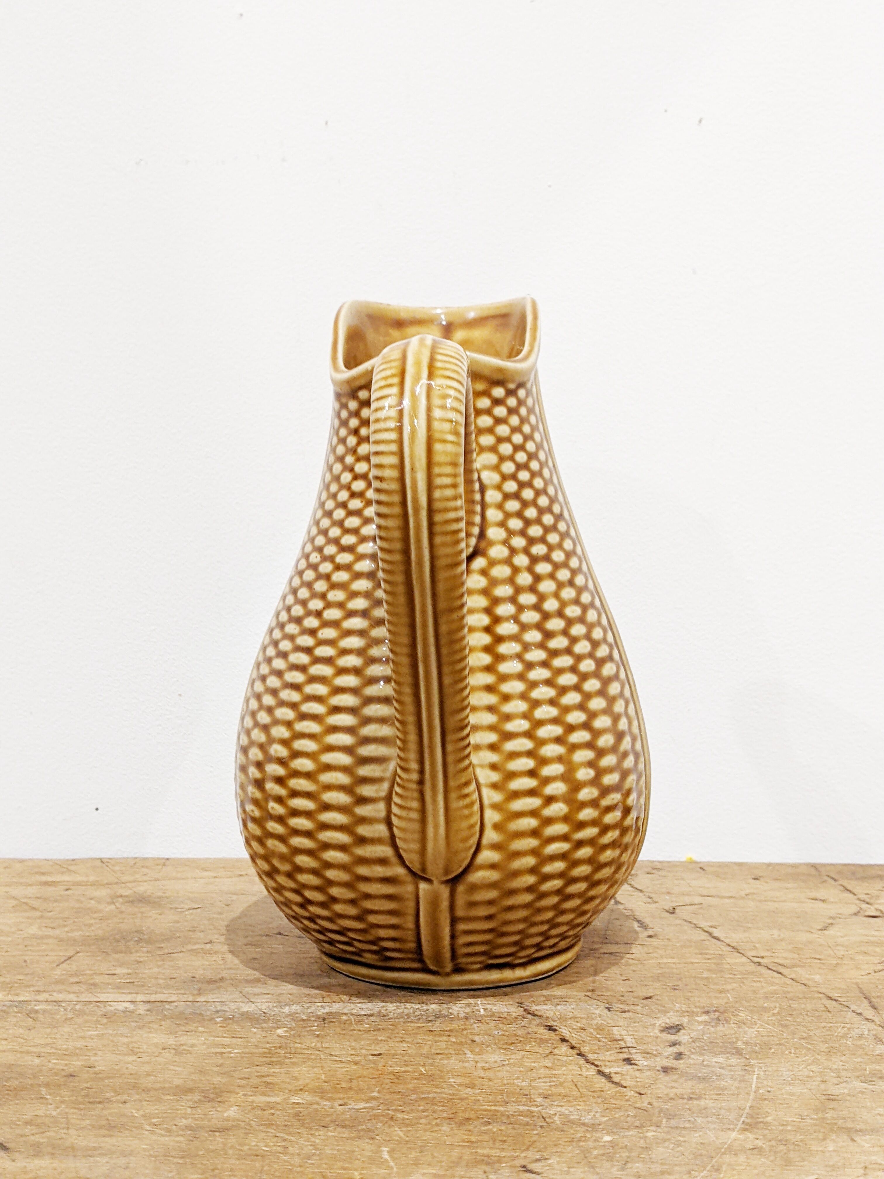 Vintage decanter ('60) pattern "grains of rice". Honey color. In perfect condition.
