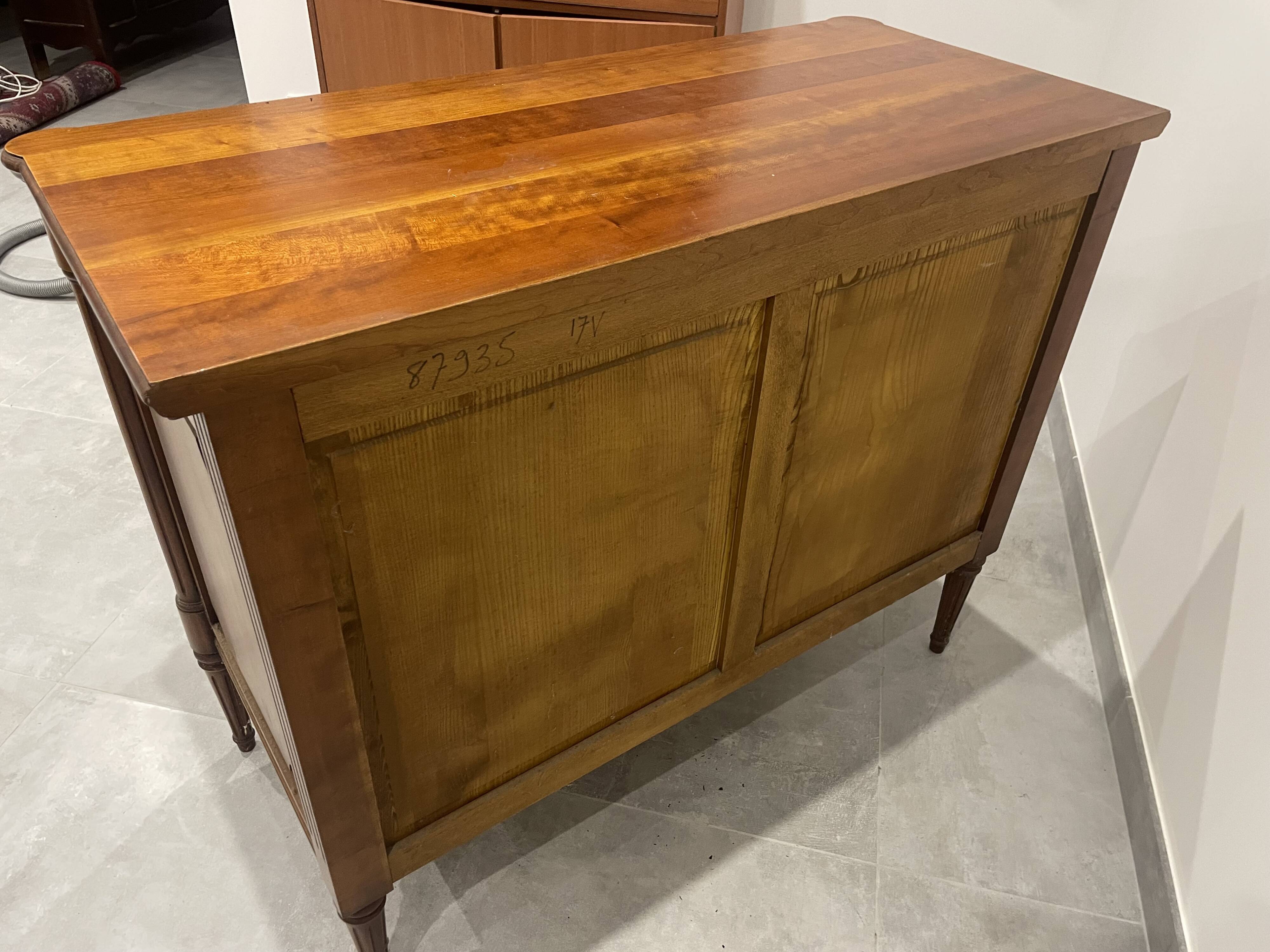 Commode en bois naturel