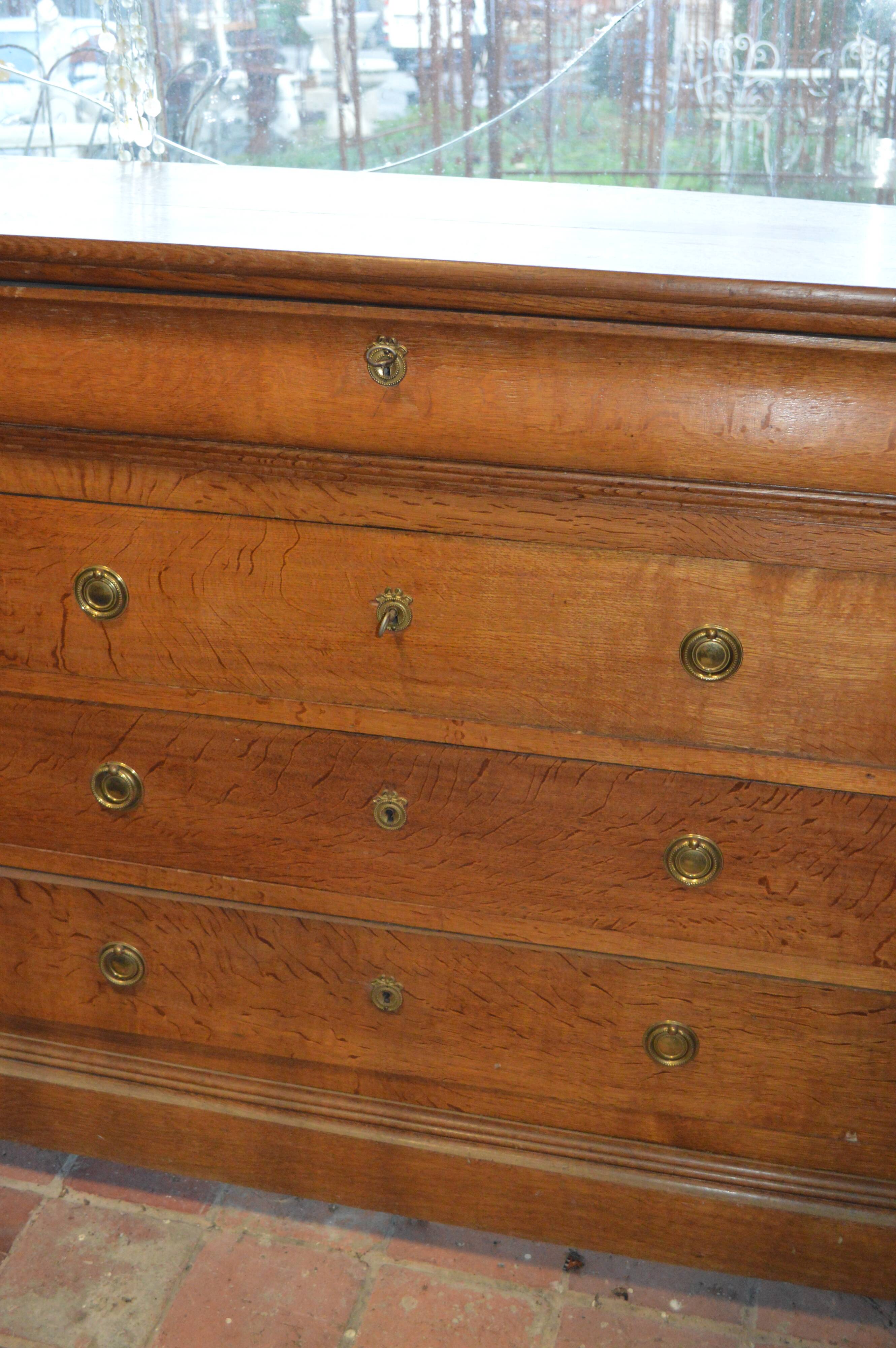 DRESSER STYLE LOUIS PHILIPPE OAK