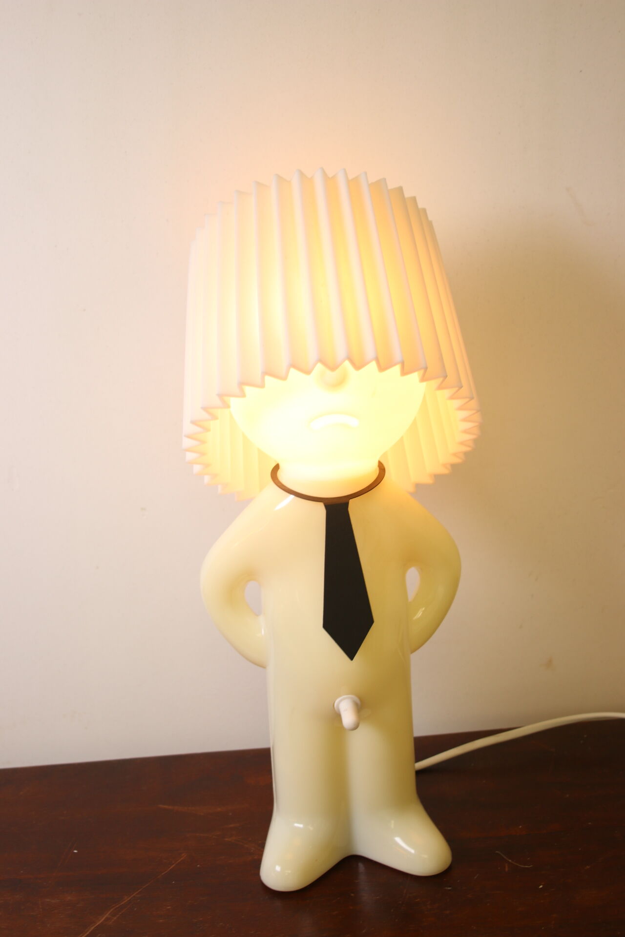 Lampe de table de nuit M. P  avec un bouton excitant sur / off