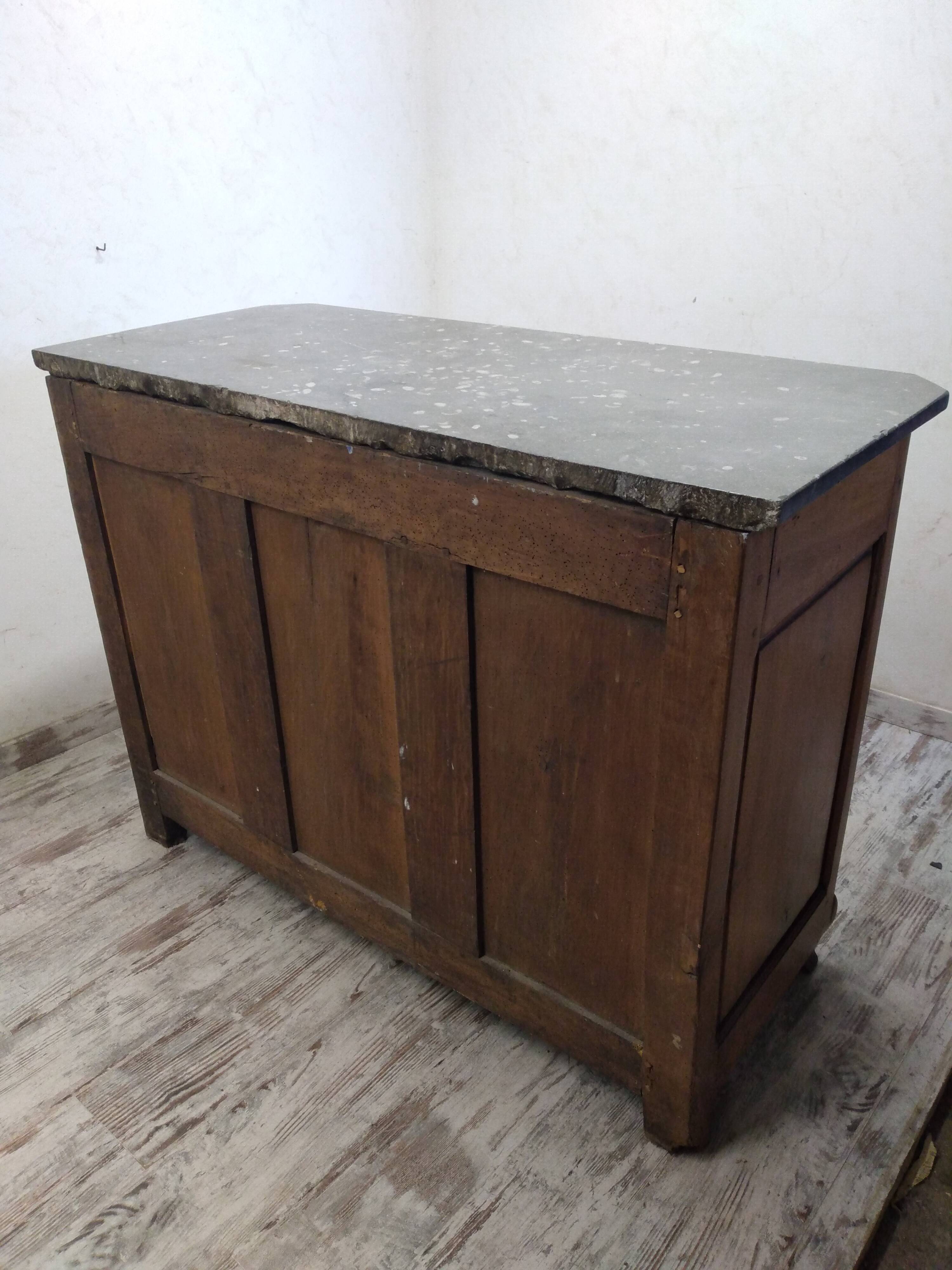 Buffet bas avec marbre