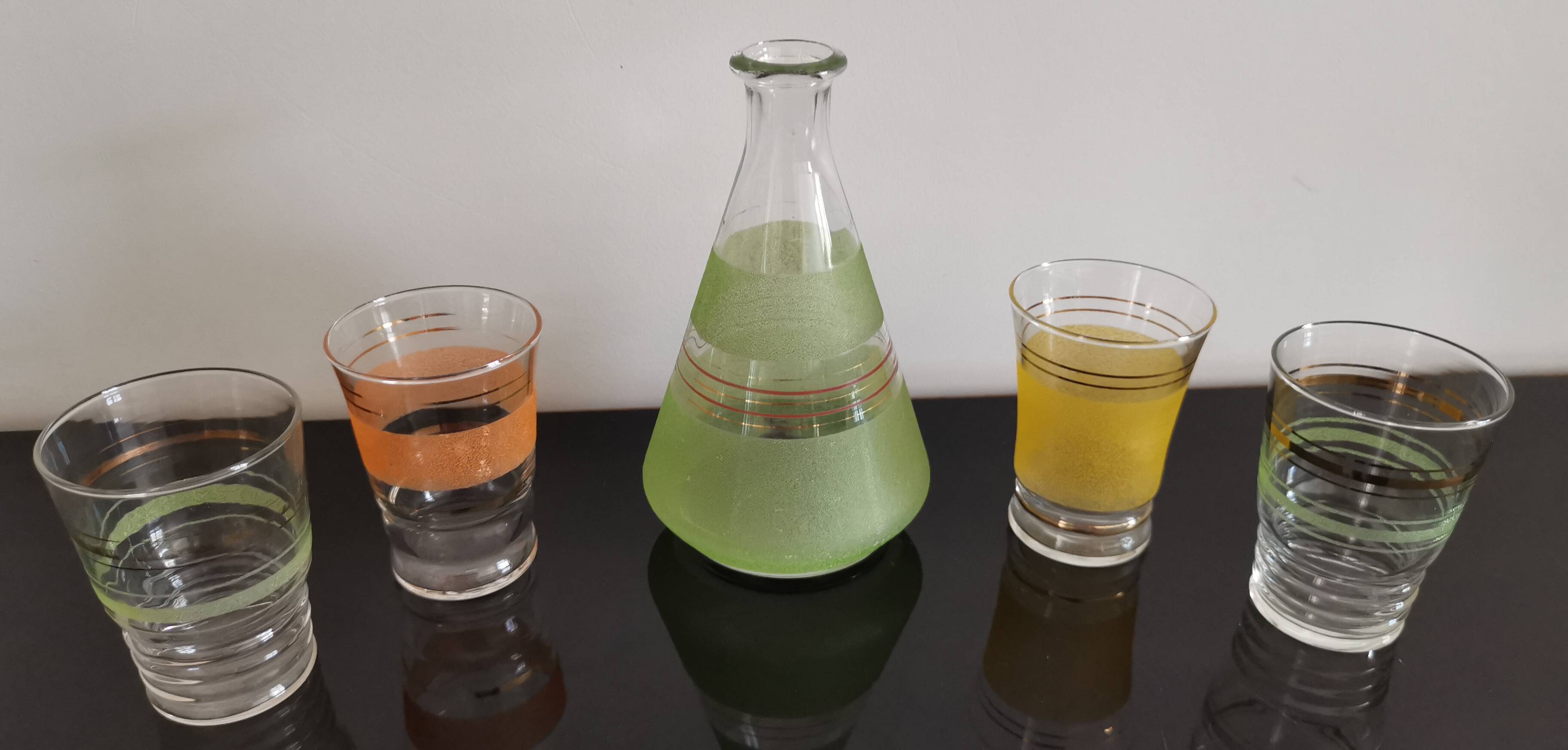 Set of 4 colored granite glasses with its carafe