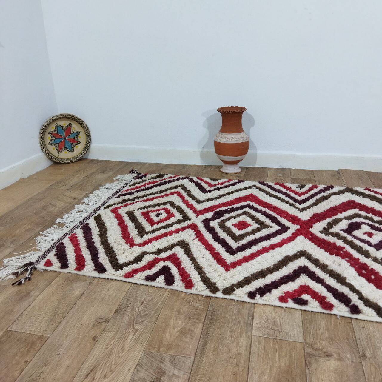 Handmade moroccan berber rug 254 x 136 cm