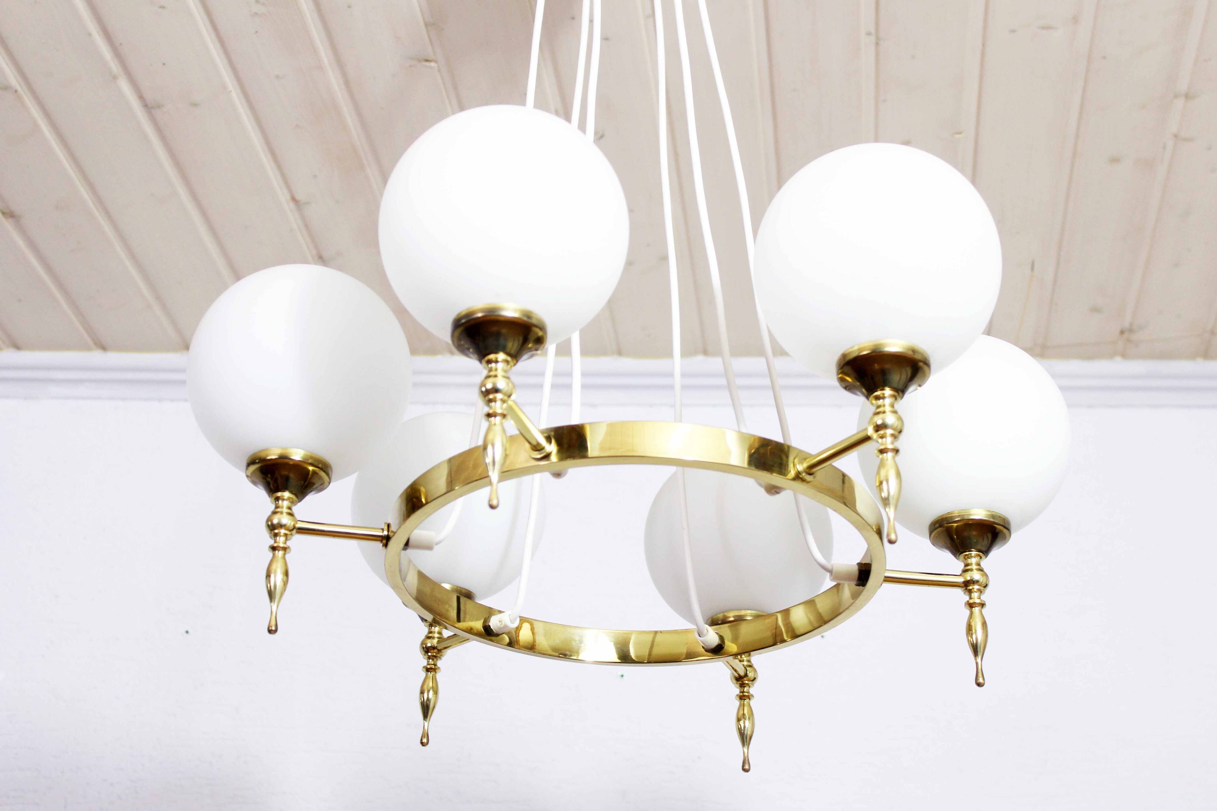 Lustre en laiton années 70