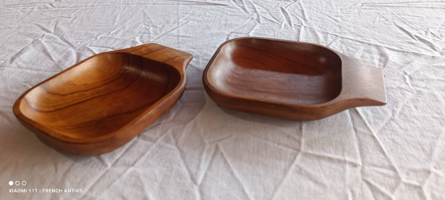 3 ramekins, appetizer/snack ramekins, made of olive wood.