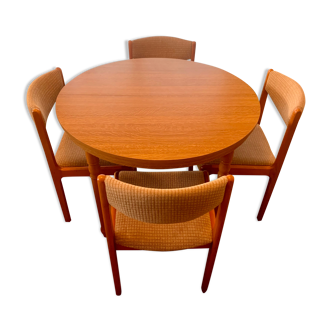 Extendable table & 4 chairs