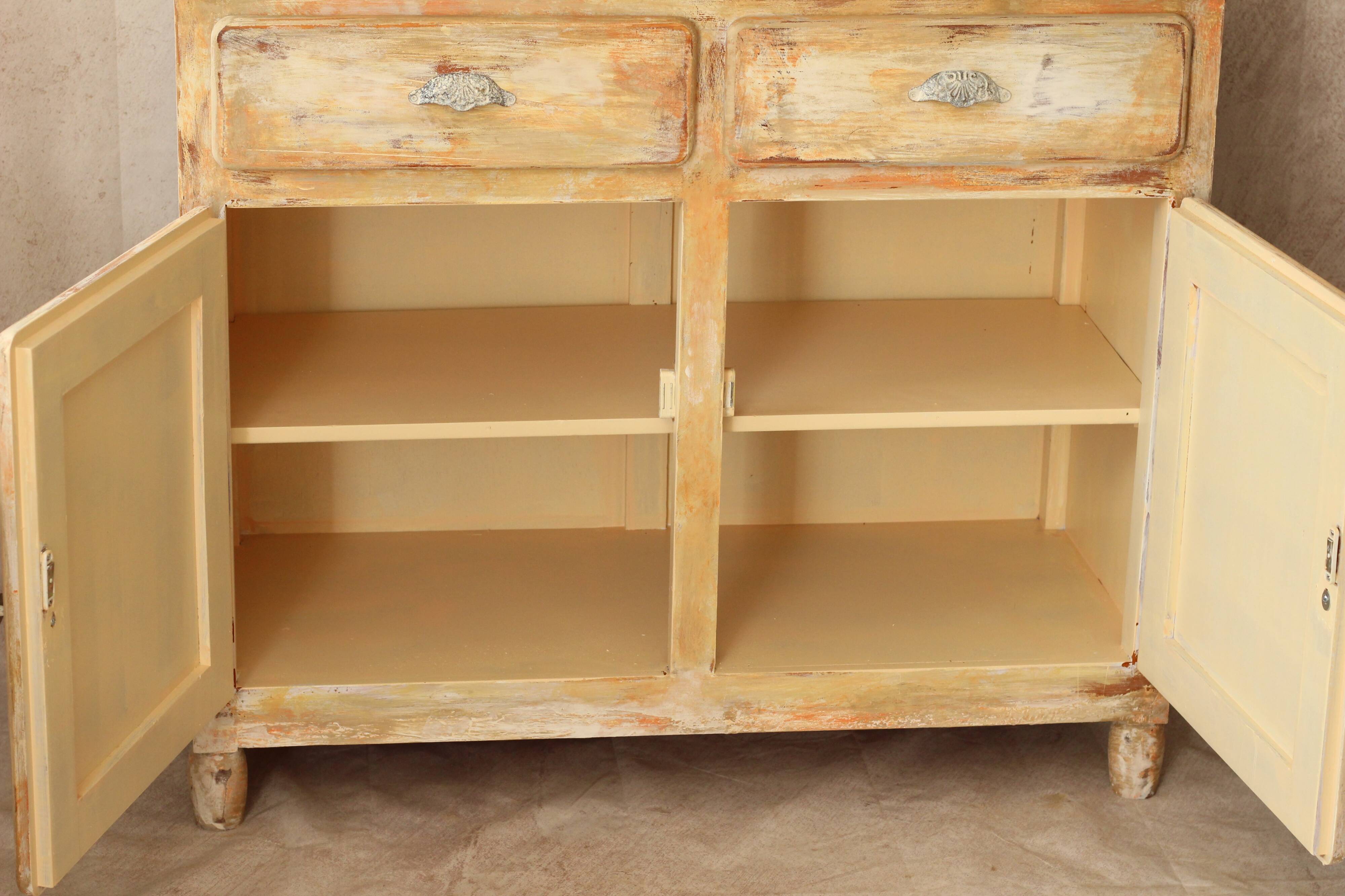 Buffet parisien patiné