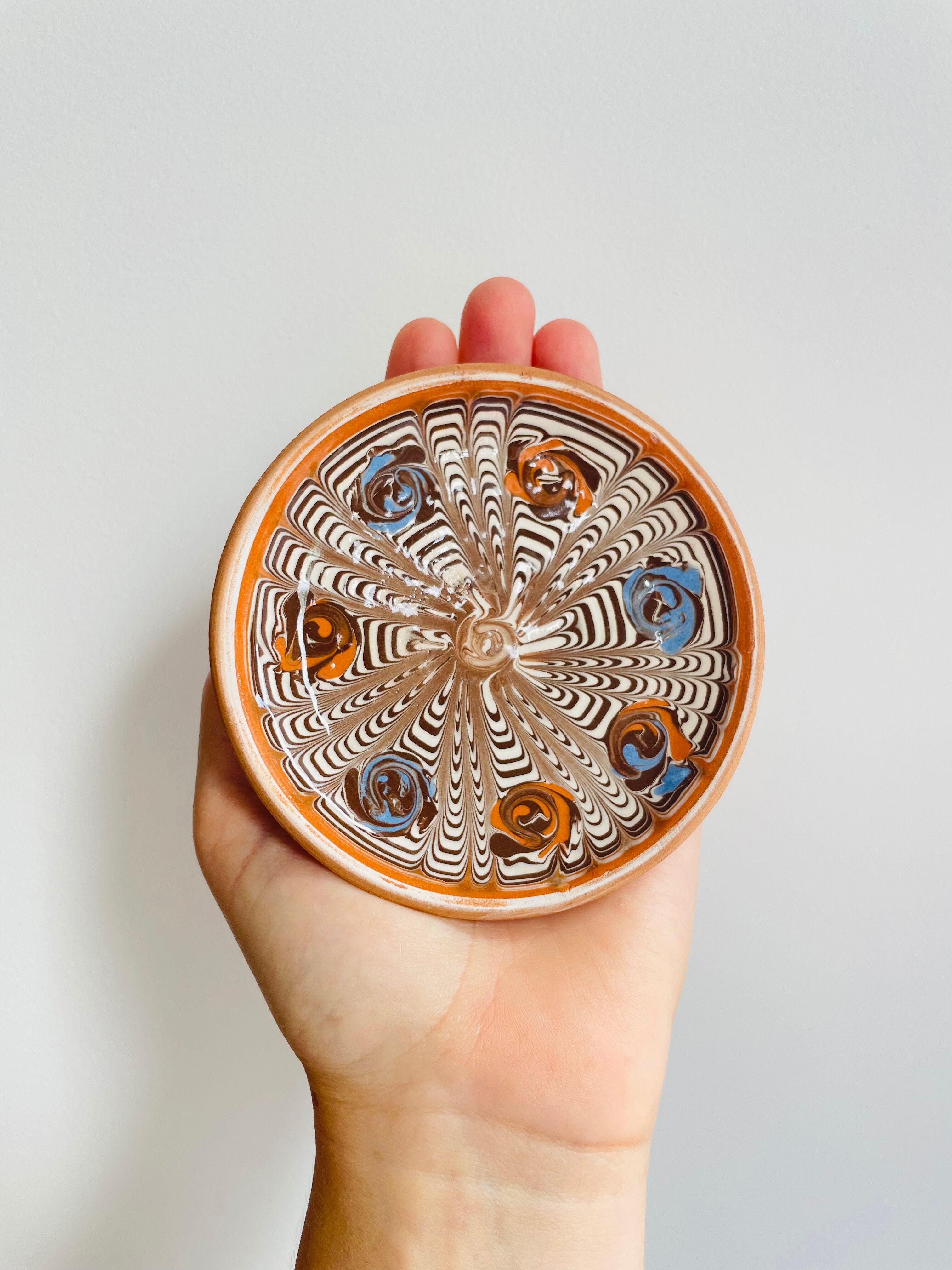 Romanian handicraft ceramic plate