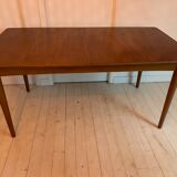 Table scandinave