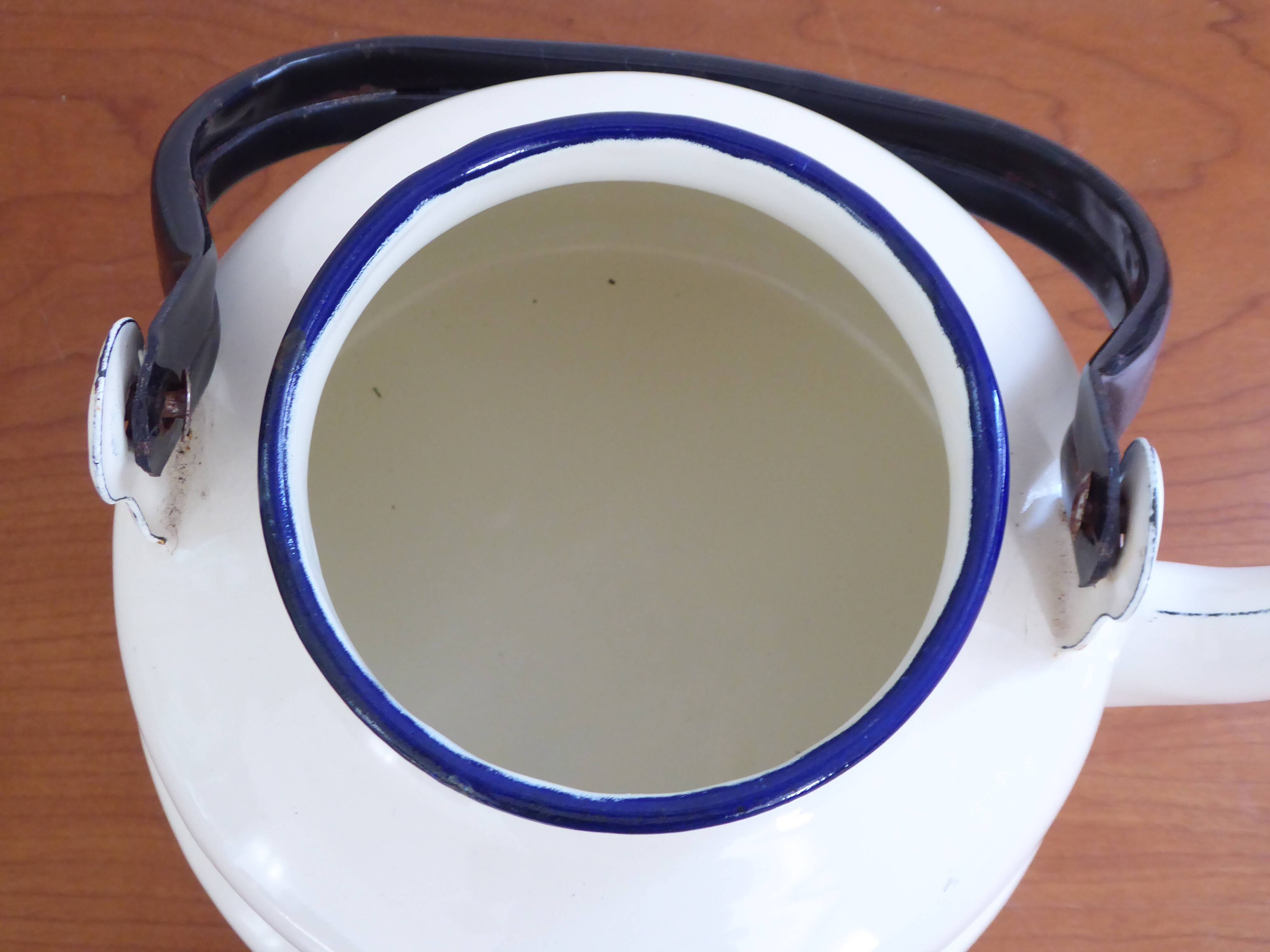 Enamelled sheet metal kettle