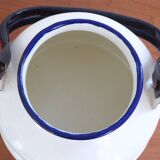 Enamelled sheet metal kettle