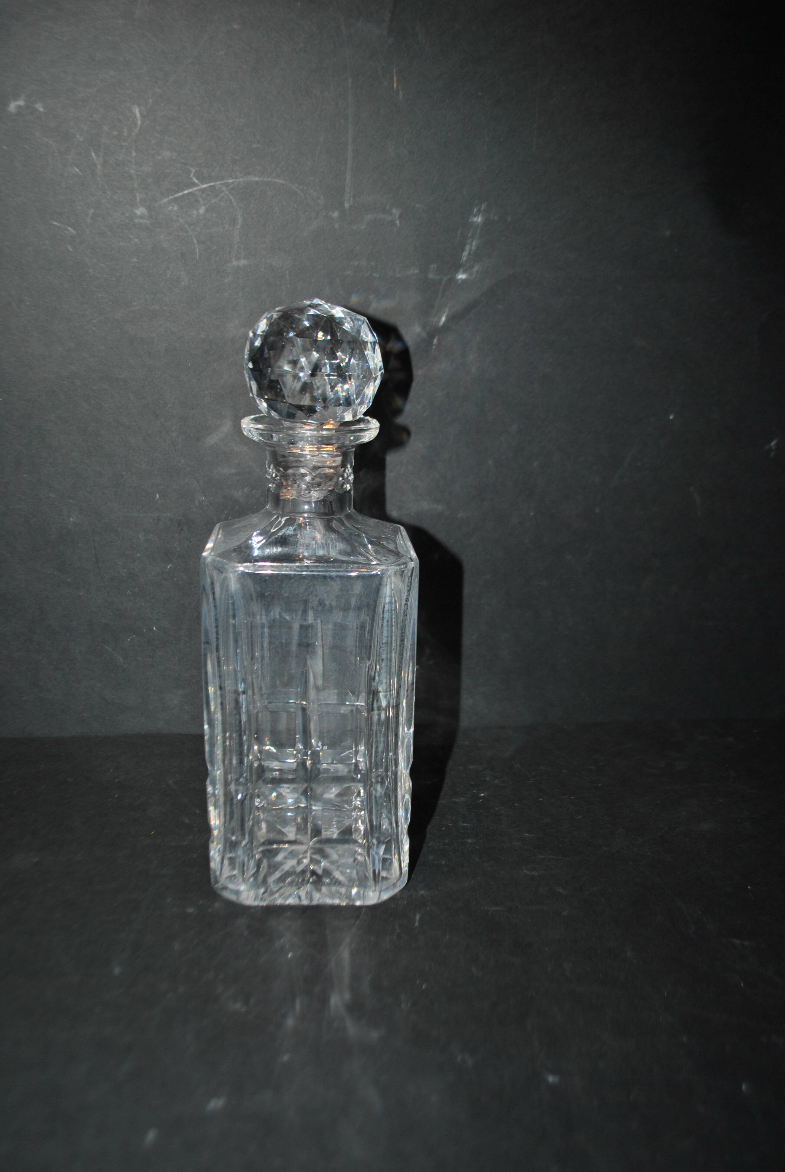 Manhattan model St. Louis cut crystal whisky decanter