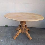 Solid wood pedestal table
