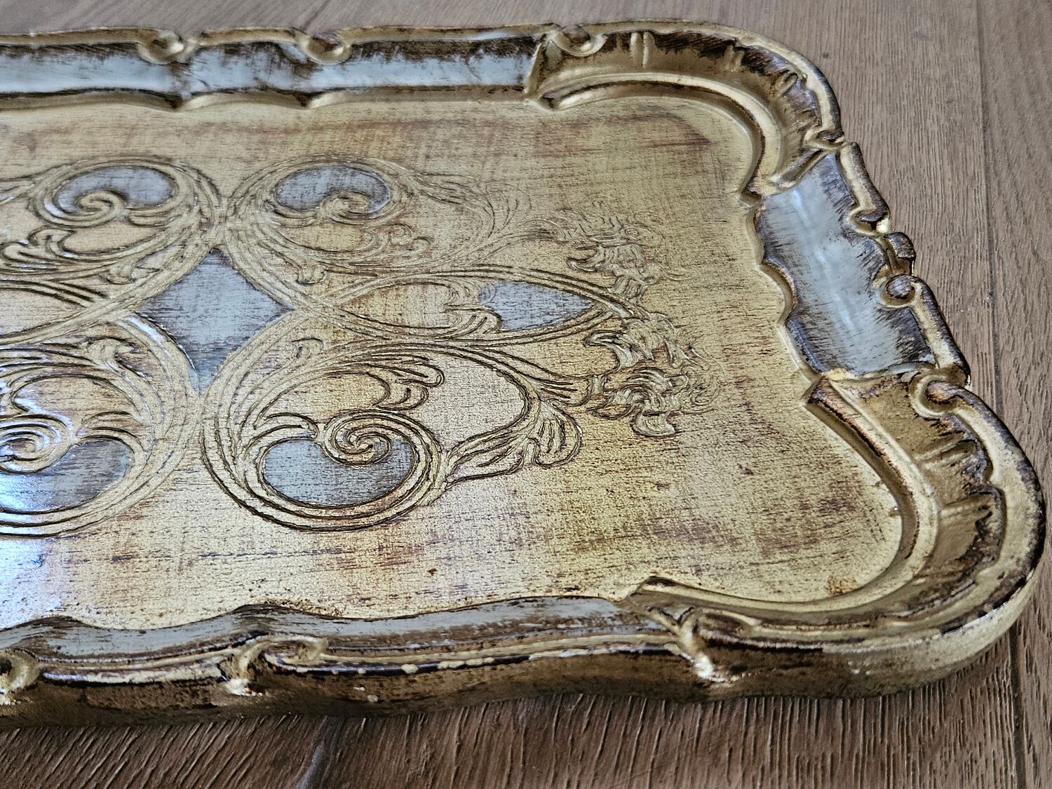 Florentine gilded wooden top