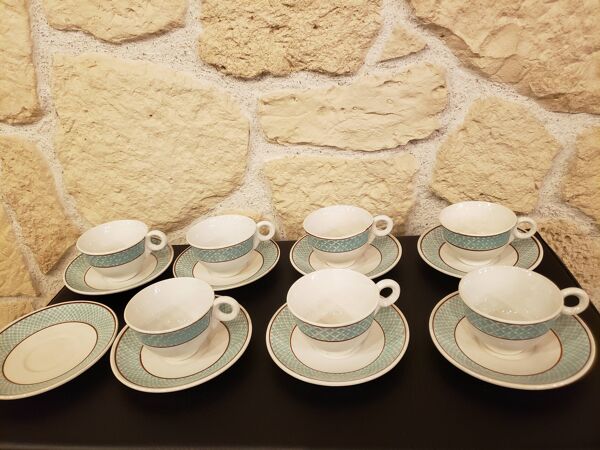 7 tasses & 8 sous tasses porcelaine opaque