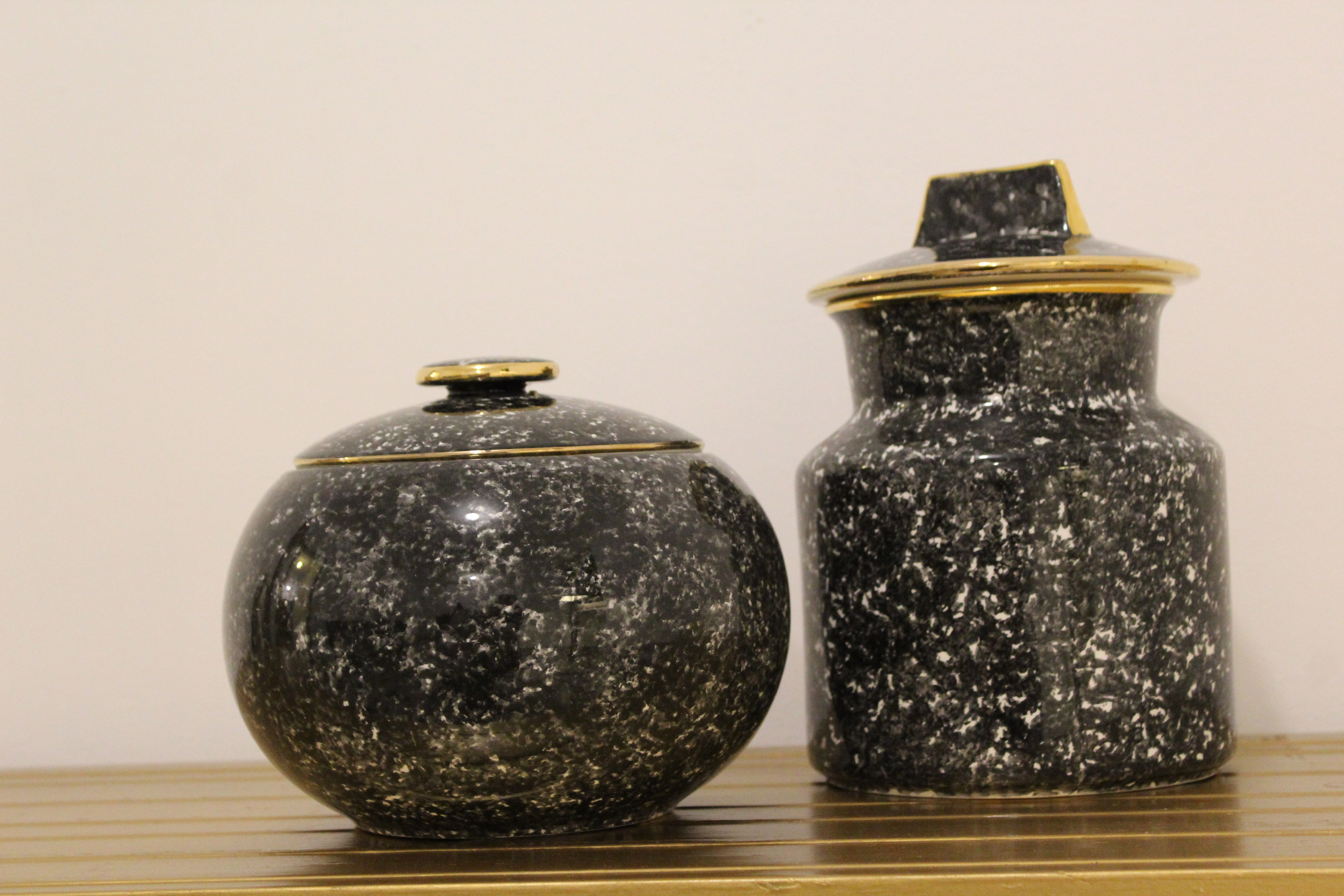 Pair of Vicentina ceramic vases, hand-decorated, Italy 1970'
