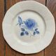 Lot de 6 assiettes plates Digoin vintage, avec un délicat motif de roses bleues au pochoir