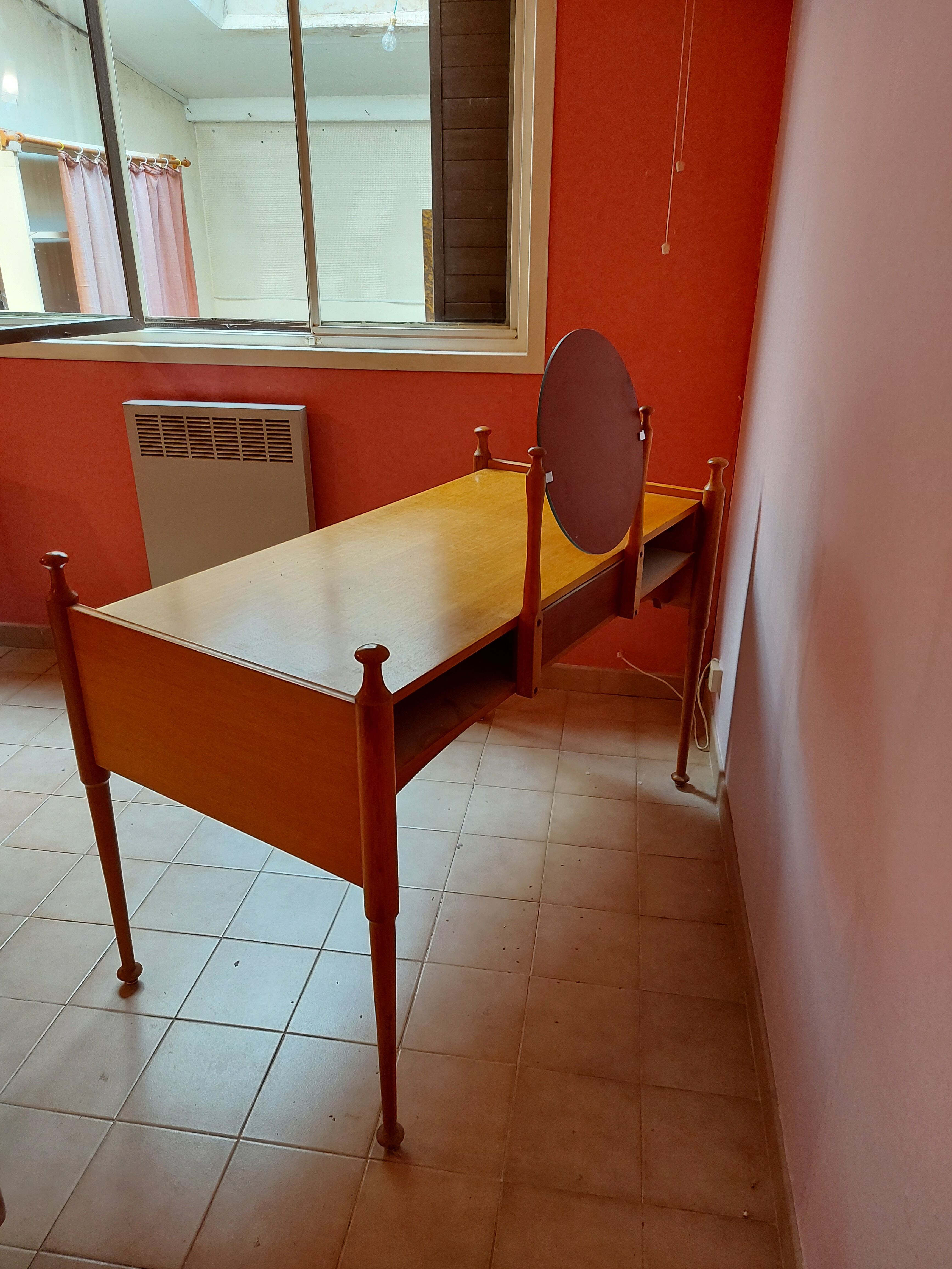 Vintage hairdresser with mirror Gautier