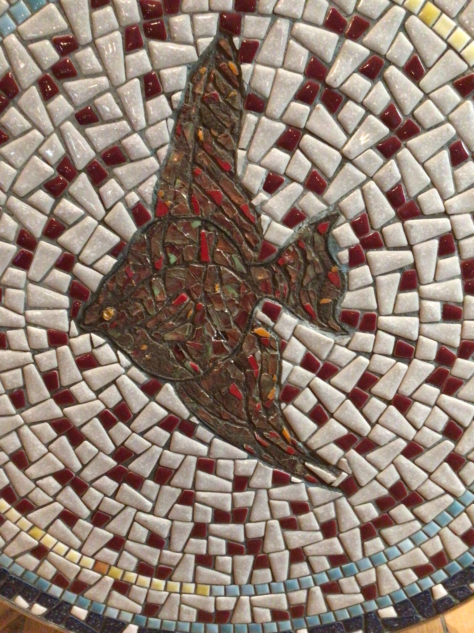 Table ronde en mosaïque