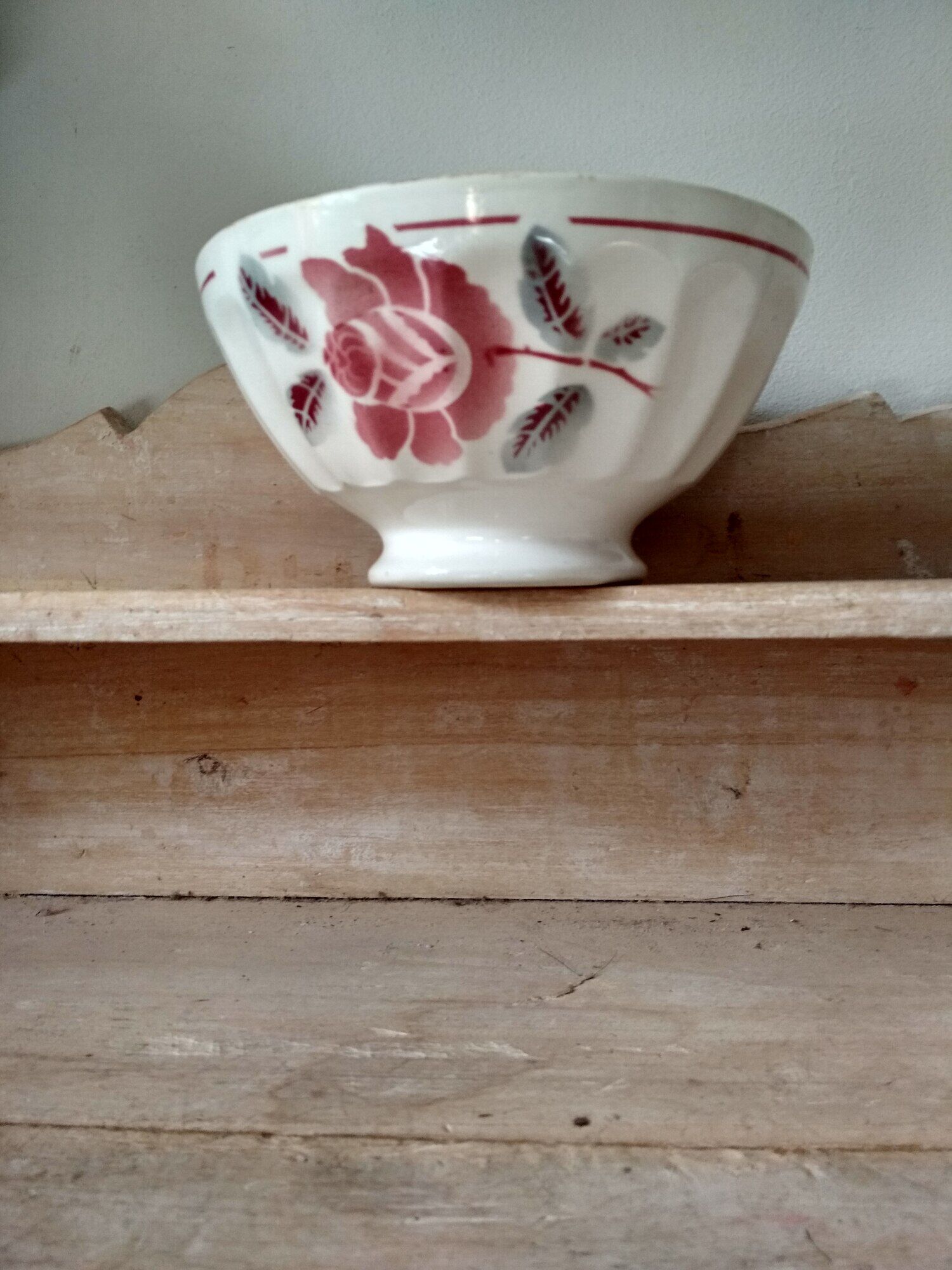Ceramic bowl with pink flower décor