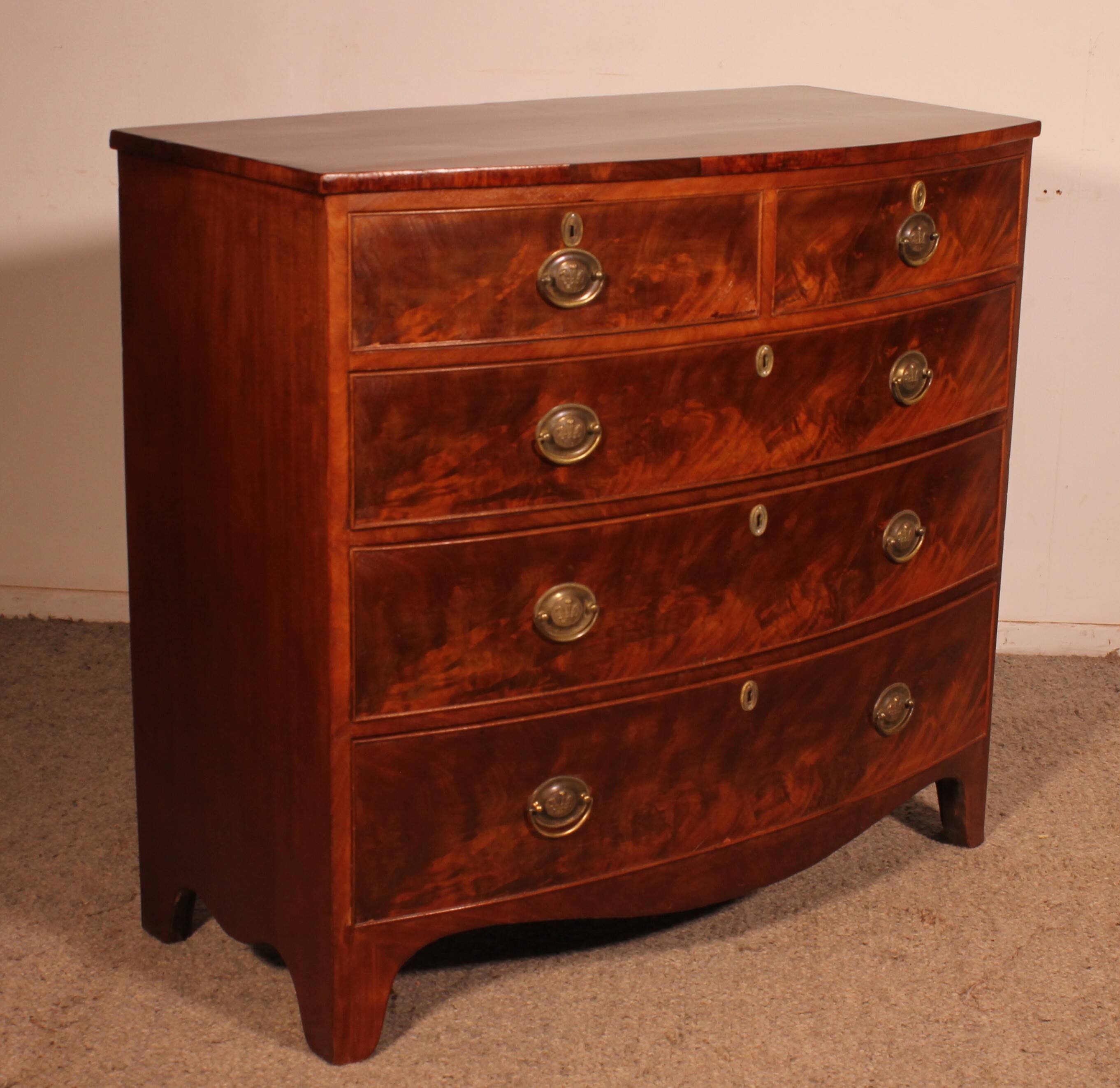 Bombé commode in mahogany from the early 19th century.