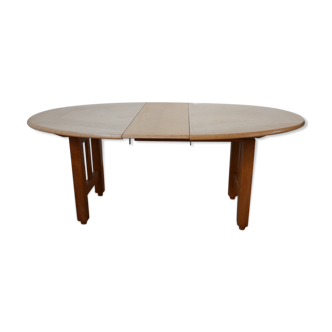 Table extensible de Guillerme et Chambron.