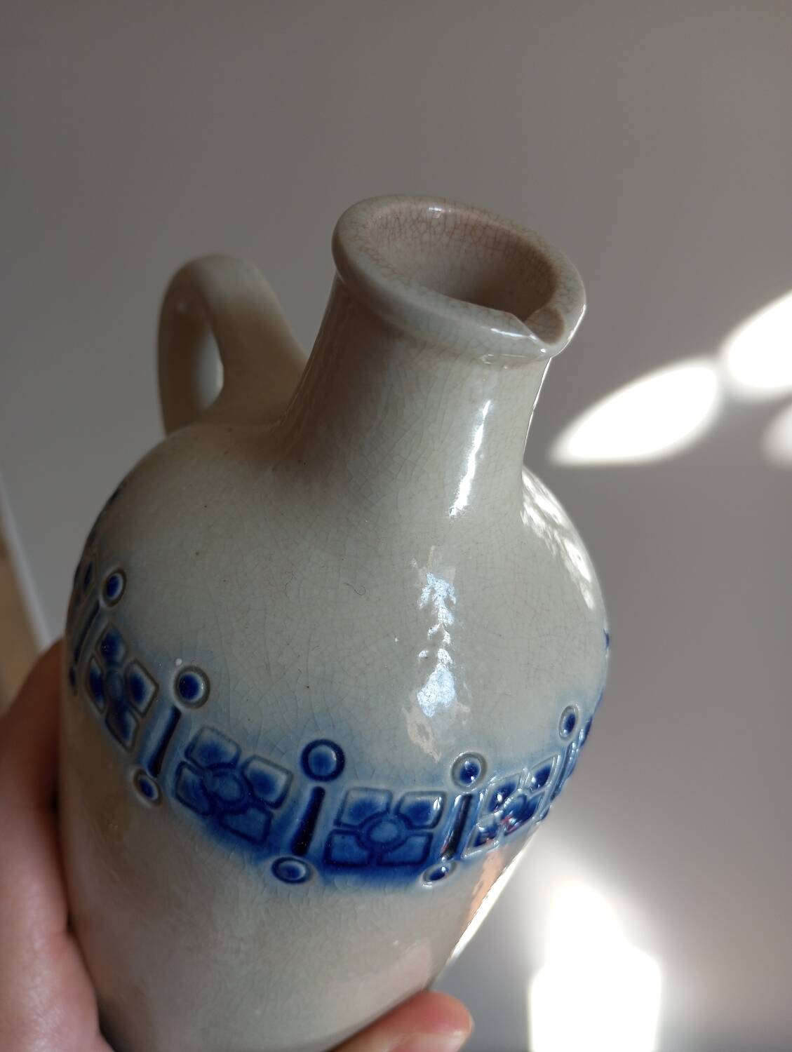 Betschdorf stoneware bottle with salt
