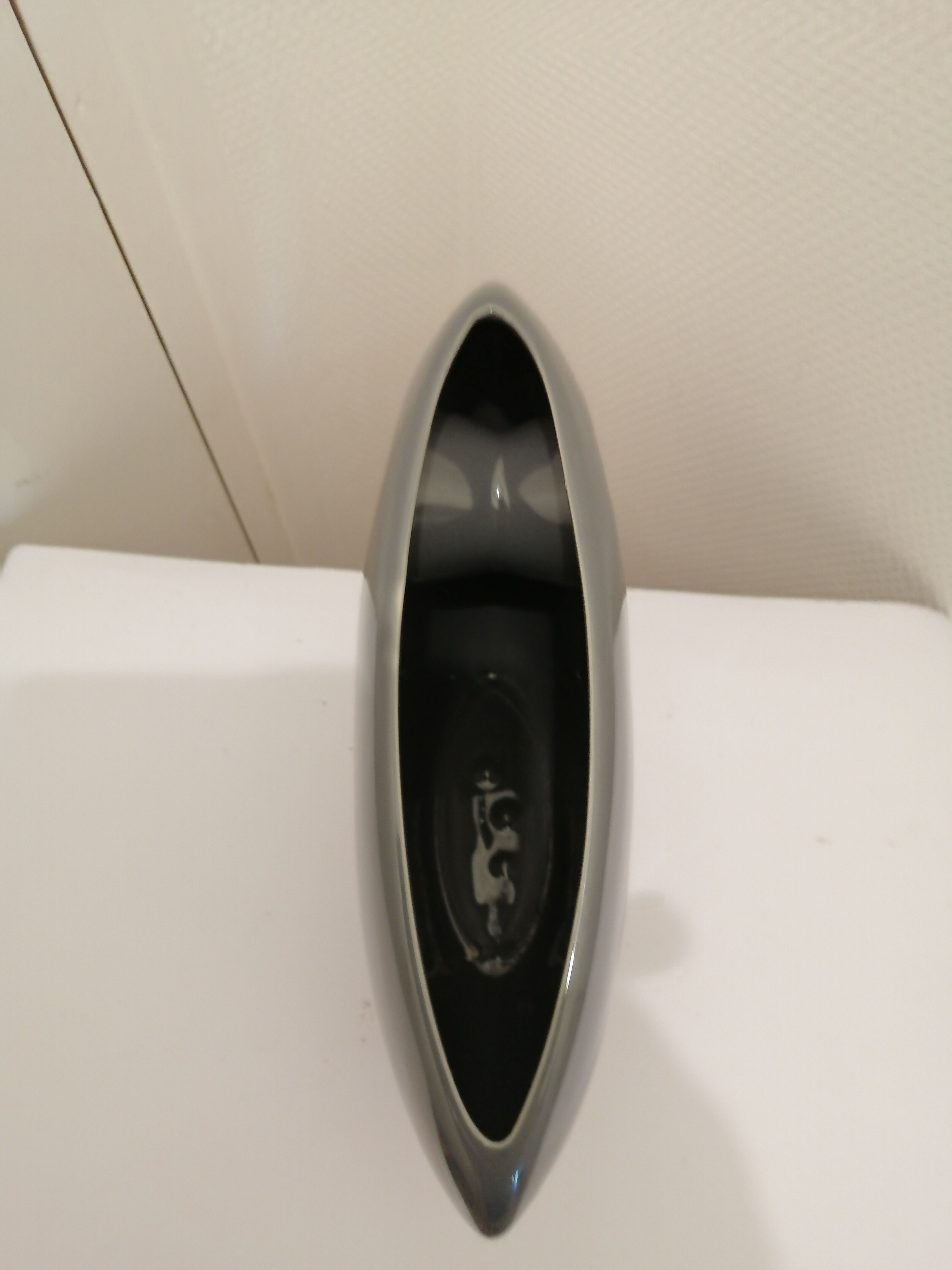 Modern floral vase in ceramic