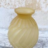 Vase Art Deco en verre pressé moulé jaune, 1920