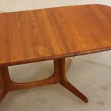 Oval Danish dining table extendable 'Kirkeby'