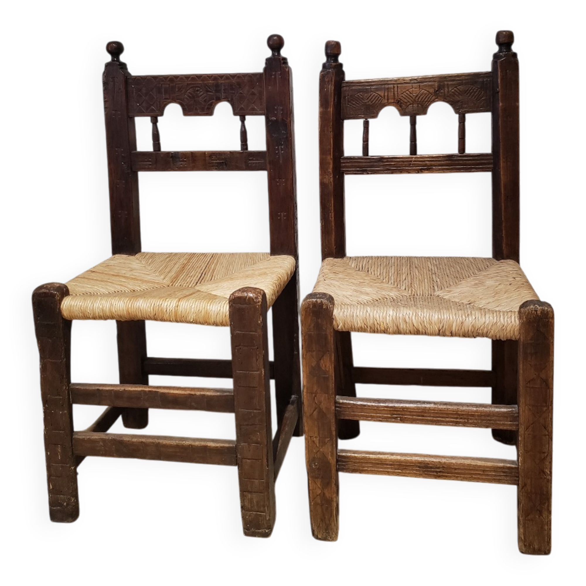 Pair of rustic chairs from the 19th century.